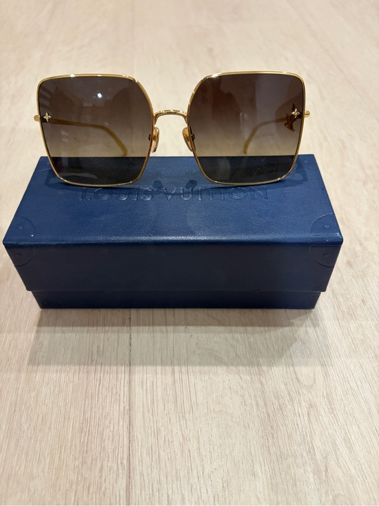 Louis Vuitton Gold Frame Brown Gradient Square Sunglasses with Signature Motif main image 4